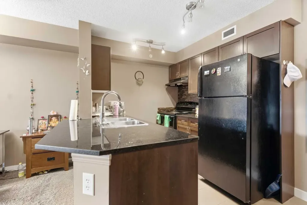 7110 80 Avenue NE Calgary AB T3J 0N4
