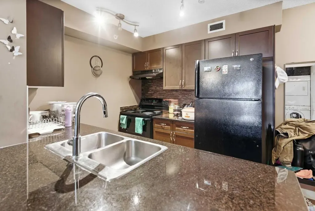 7110 80 Avenue NE Calgary AB T3J 0N4