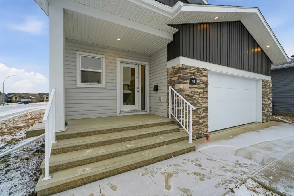 70 Palmer Circle Blackfalds AB T0M 0J2