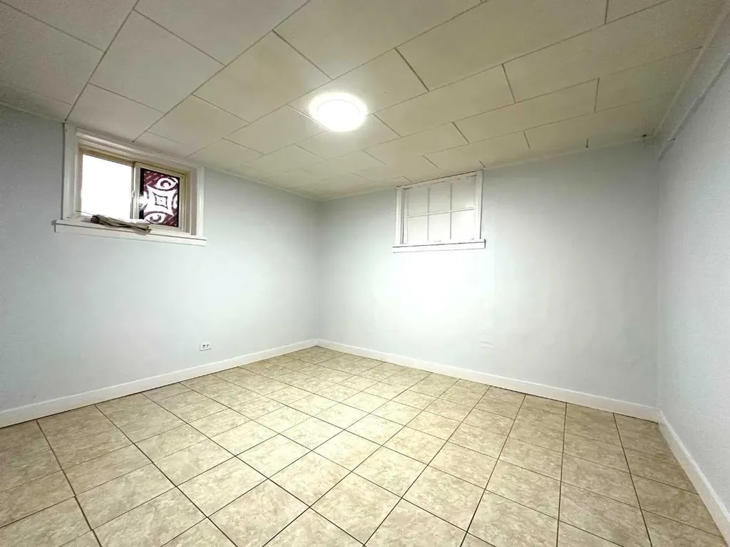 1101 22 Avenue NW Calgary AB T2M1P6