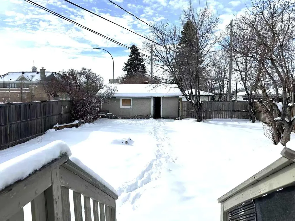 1101 22 Avenue NW Calgary AB T2M1P6
