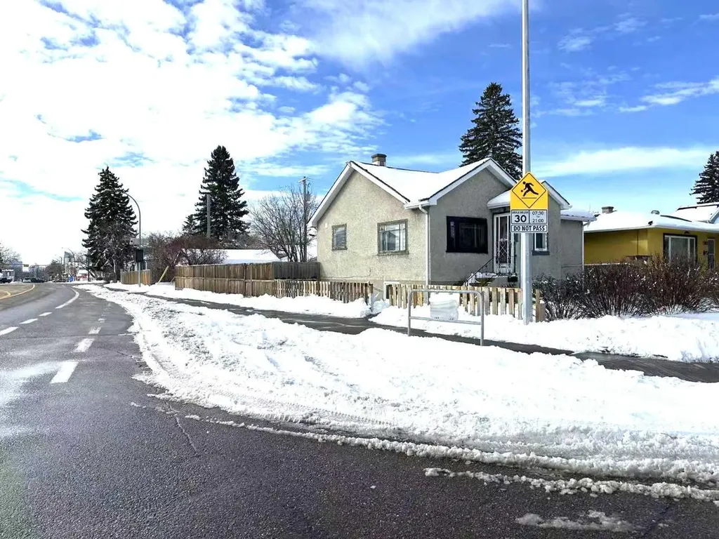 1101 22 Avenue NW Calgary AB T2M1P6
