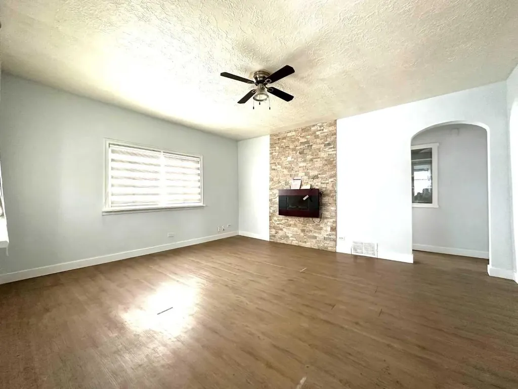 1101 22 Avenue NW Calgary AB T2M1P6