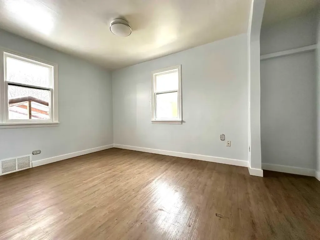 1101 22 Avenue NW Calgary AB T2M1P6