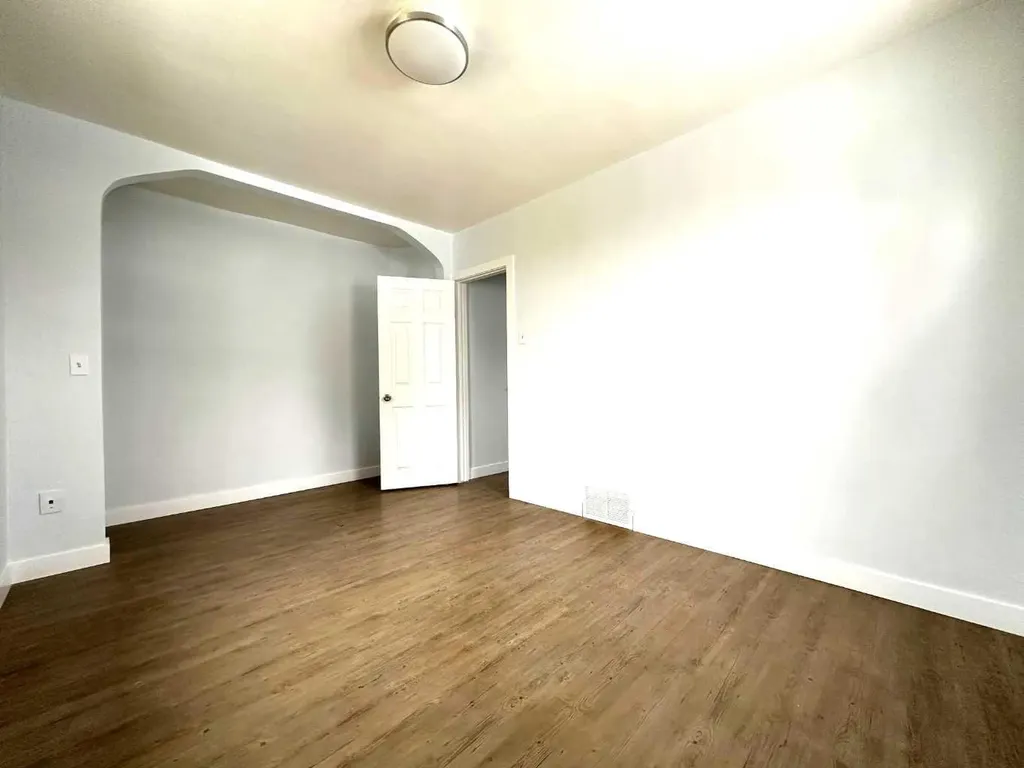 1101 22 Avenue NW Calgary AB T2M1P6