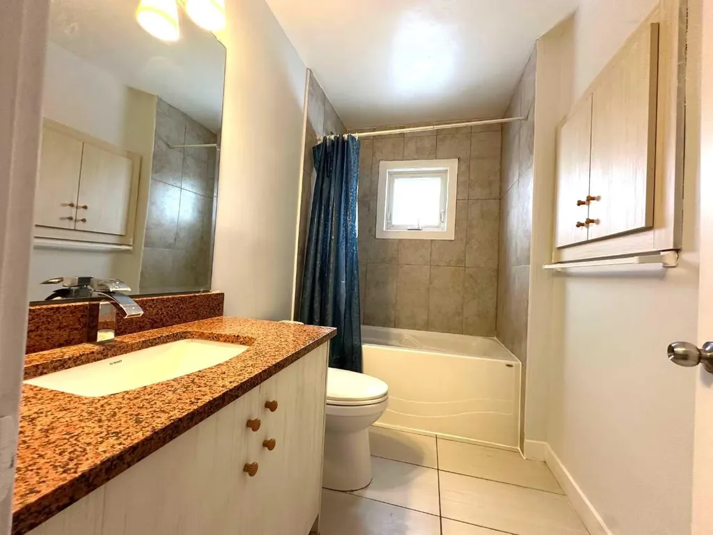 1101 22 Avenue NW Calgary AB T2M1P6