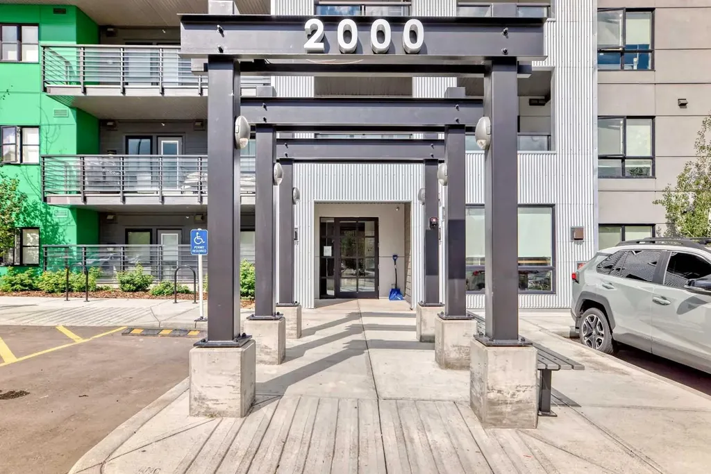 350 Livingston Common NE Calgary AB T3P 1M5