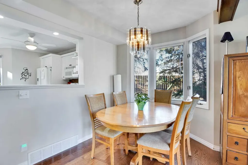 10910 Bonaventure Drive SE Calgary AB T2J 4Y9