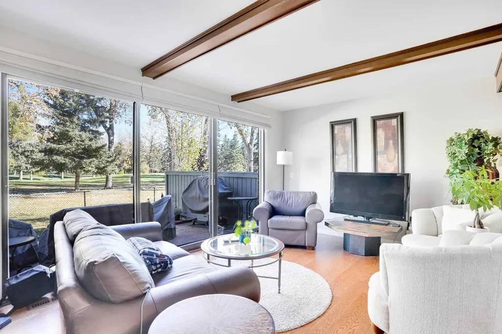 10910 Bonaventure Drive SE Calgary AB T2J 4Y9