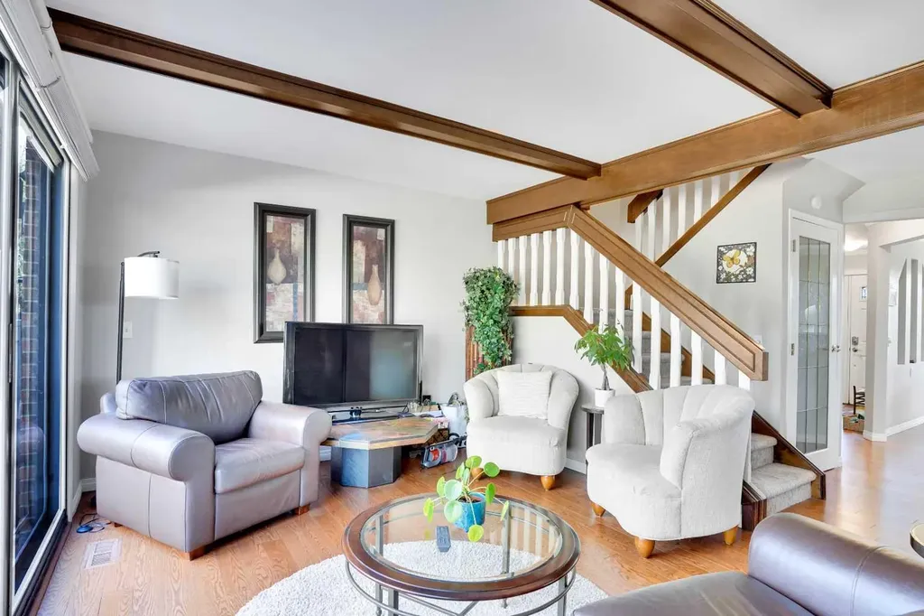 10910 Bonaventure Drive SE Calgary AB T2J 4Y9