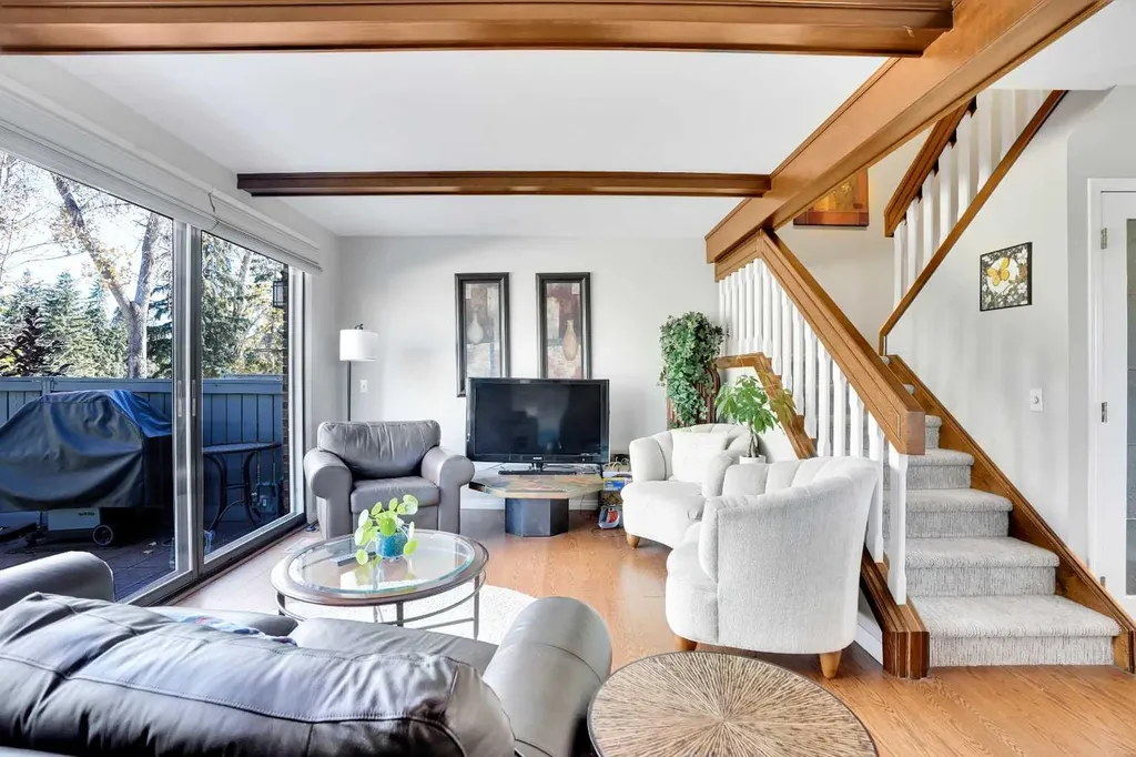 10910 Bonaventure Drive SE Calgary AB T2J 4Y9