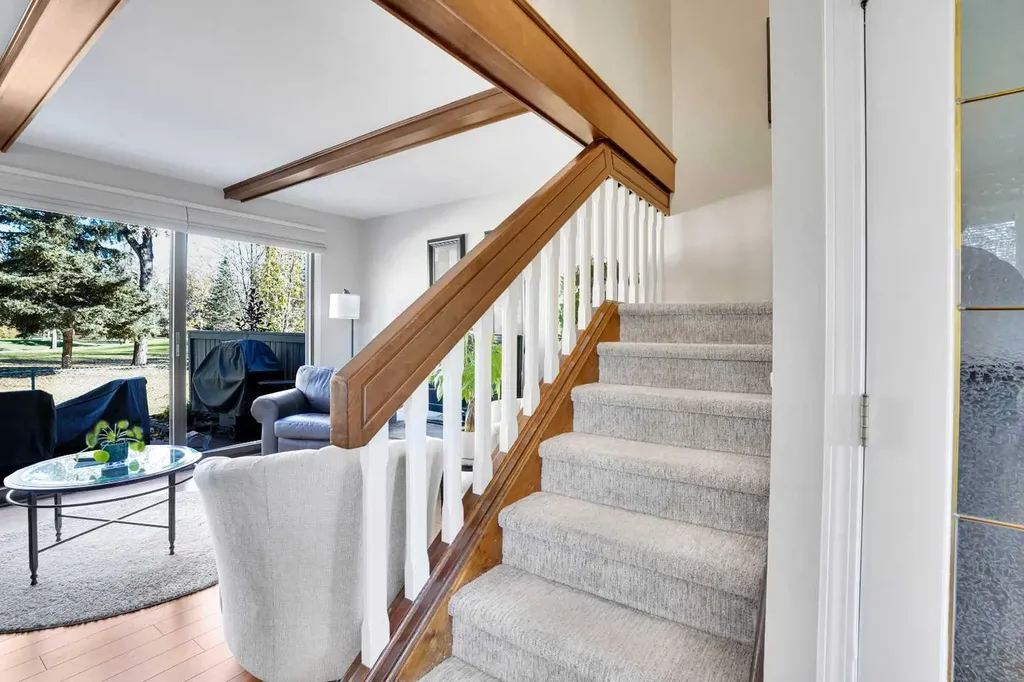 10910 Bonaventure Drive SE Calgary AB T2J 4Y9