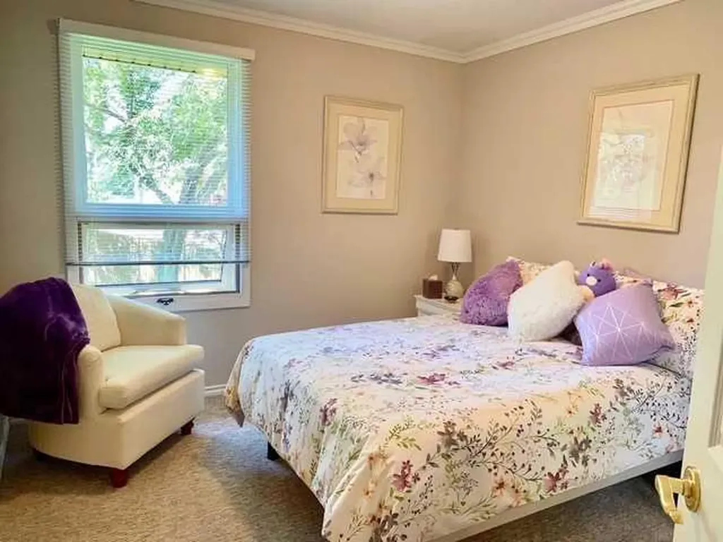 10910 Bonaventure Drive SE Calgary AB T2J 4Y9