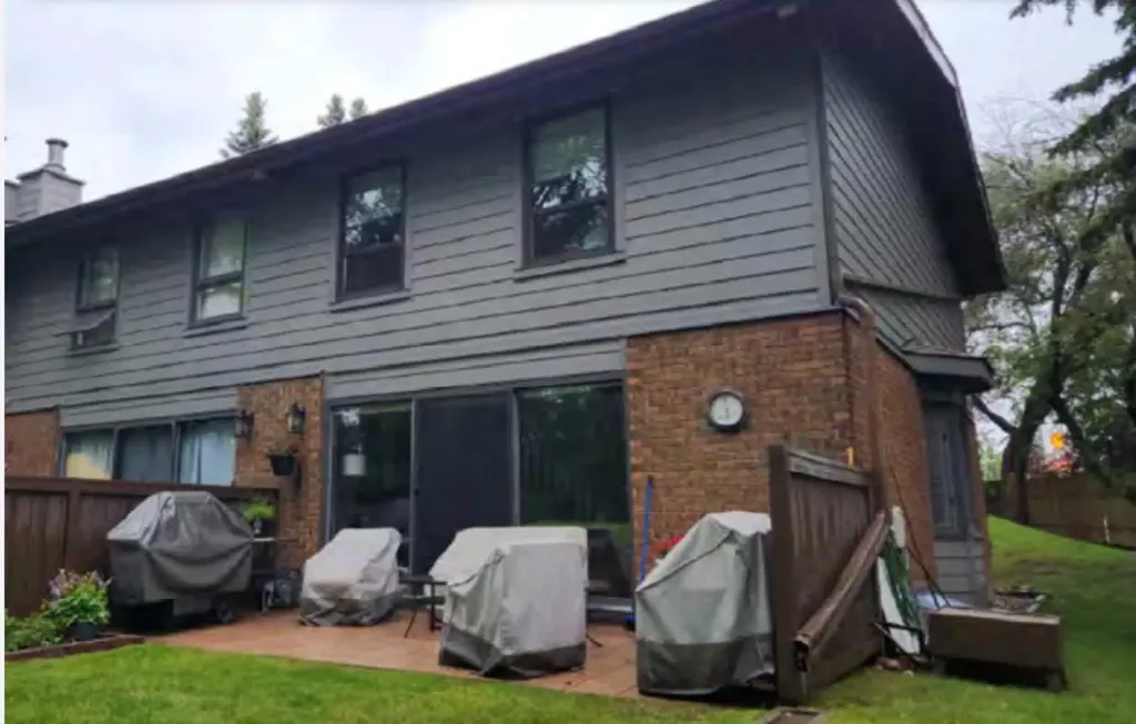 10910 Bonaventure Drive SE Calgary AB T2J 4Y9