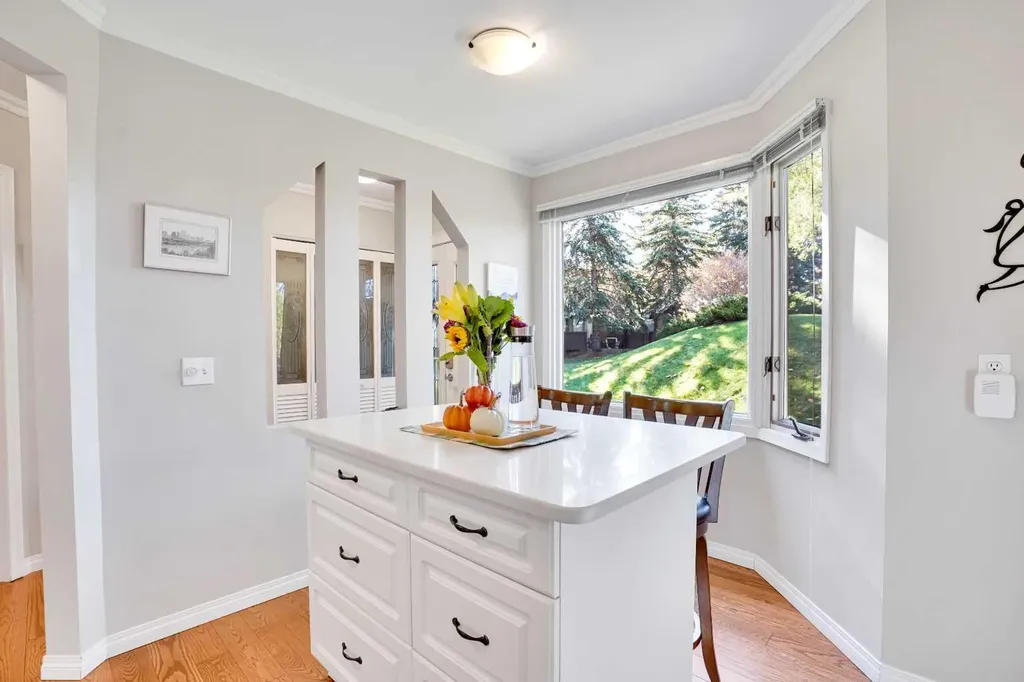 10910 Bonaventure Drive SE Calgary AB T2J 4Y9