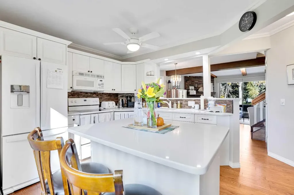 10910 Bonaventure Drive SE Calgary AB T2J 4Y9