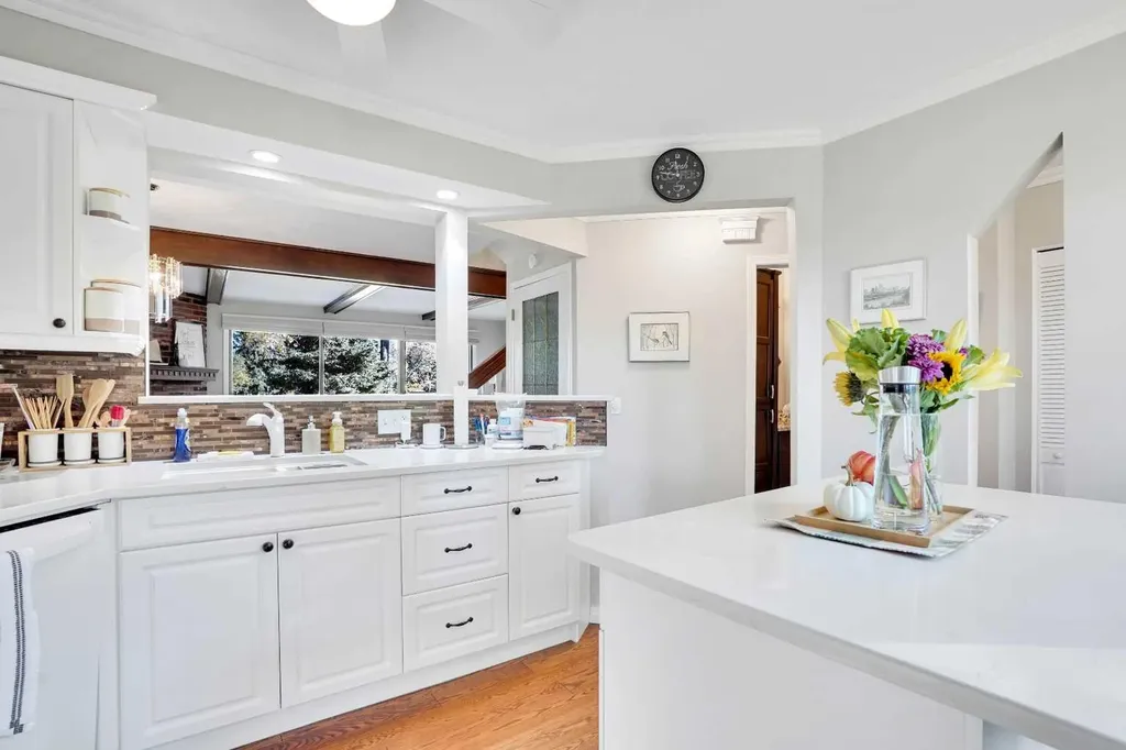 10910 Bonaventure Drive SE Calgary AB T2J 4Y9