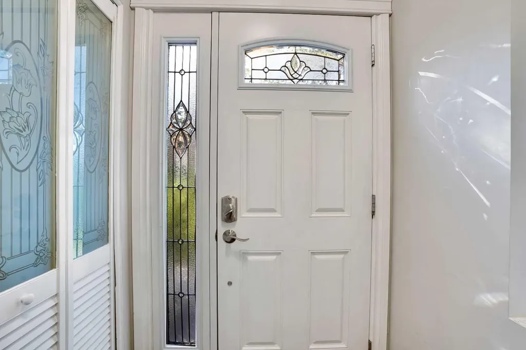 10910 Bonaventure Drive SE Calgary AB T2J 4Y9