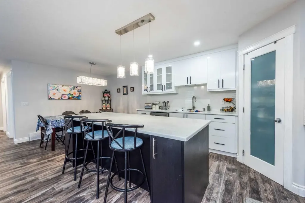 192 Cove Rise Rise Chestermere AB T1X 1S7
