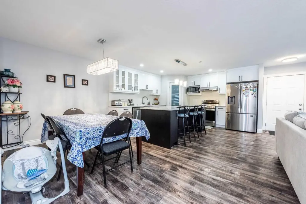 192 Cove Rise Rise Chestermere AB T1X 1S7