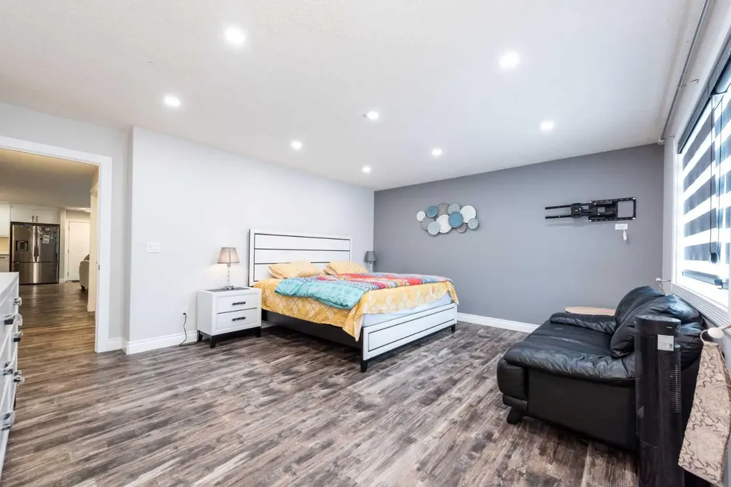 192 Cove Rise Rise Chestermere AB T1X 1S7