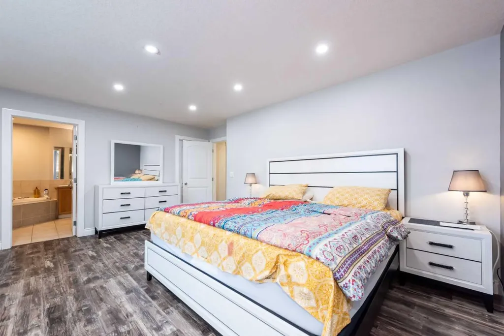 192 Cove Rise Rise Chestermere AB T1X 1S7