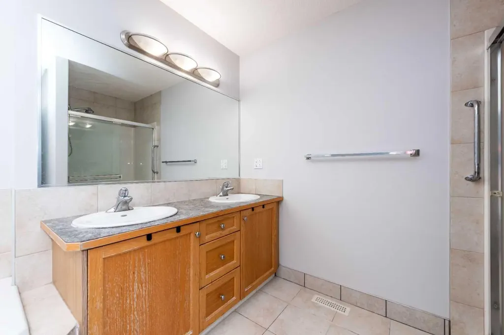 192 Cove Rise Chestermere AB T1X 1S7