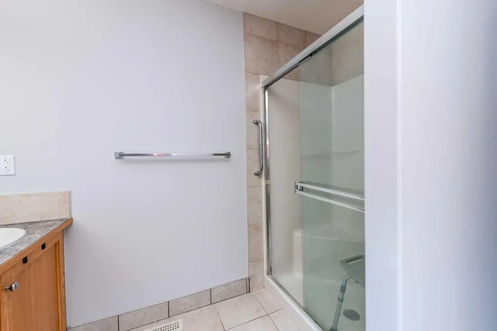 192 Cove Rise Chestermere AB T1X 1S7
