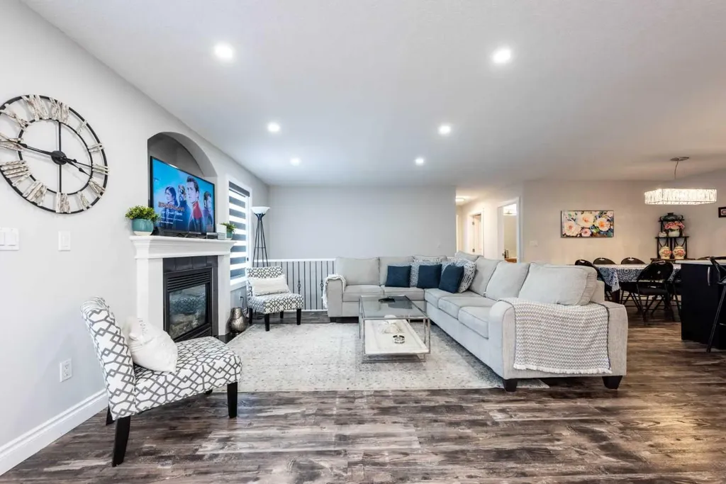 192 Cove Rise Rise Chestermere AB T1X 1S7