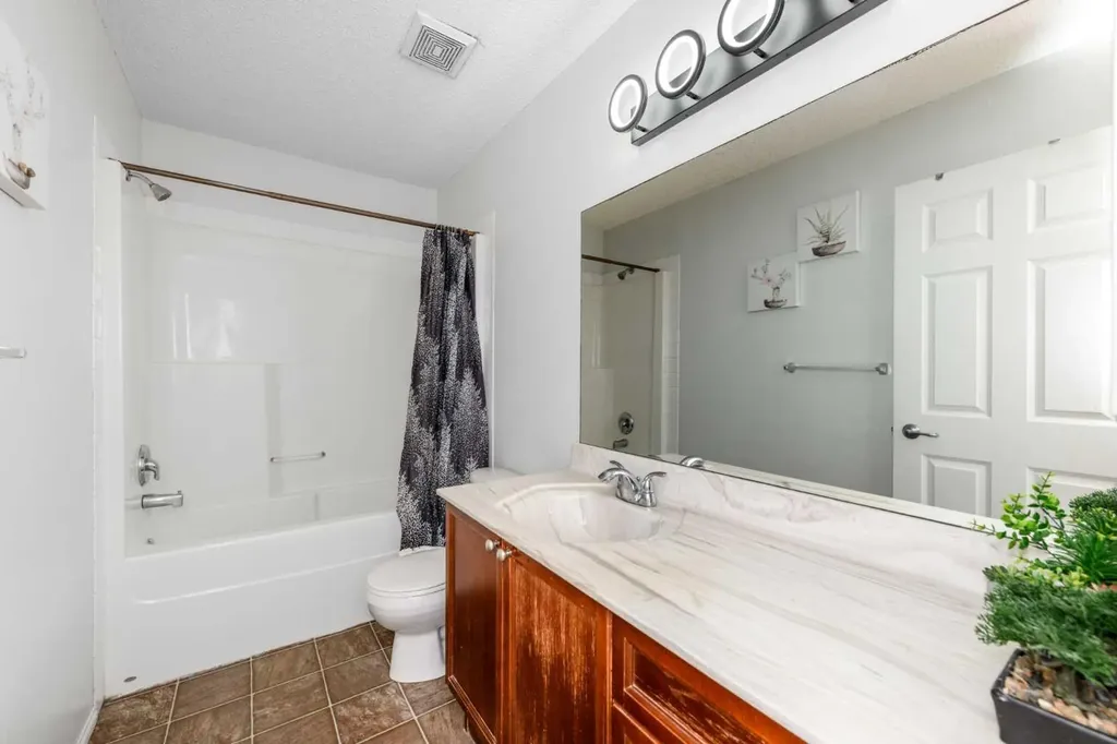 228 Saddlecrest Way NE Calgary AB T3J 5N2