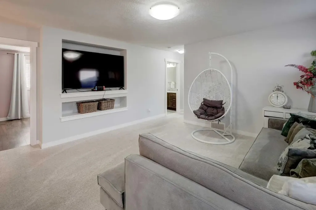 213 Kingsmere Cove SE Airdrie AB T4A0S1