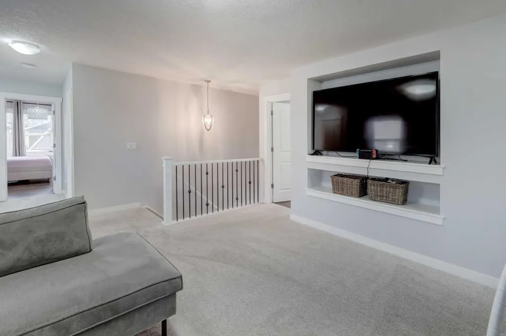 213 Kingsmere Cove SE Airdrie AB T4A0S1