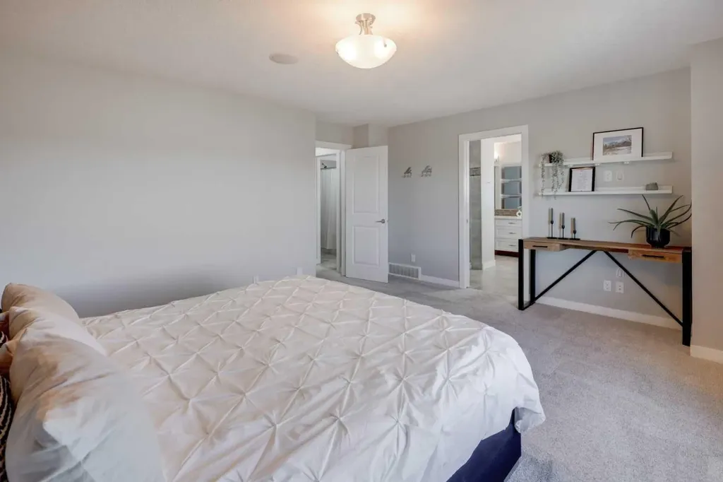 213 Kingsmere Cove SE Airdrie AB T4A0S1