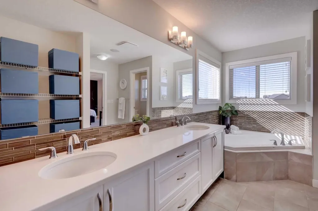 213 Kingsmere Cove SE Airdrie AB T4A0S1