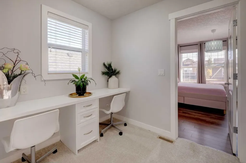 213 Kingsmere Cove SE Airdrie AB T4A0S1