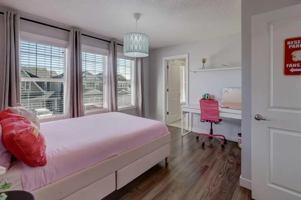 213 Kingsmere Cove SE Airdrie AB T4A0S1