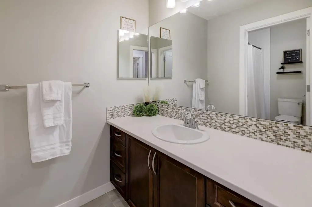 213 Kingsmere Cove SE Airdrie AB T4A0S1