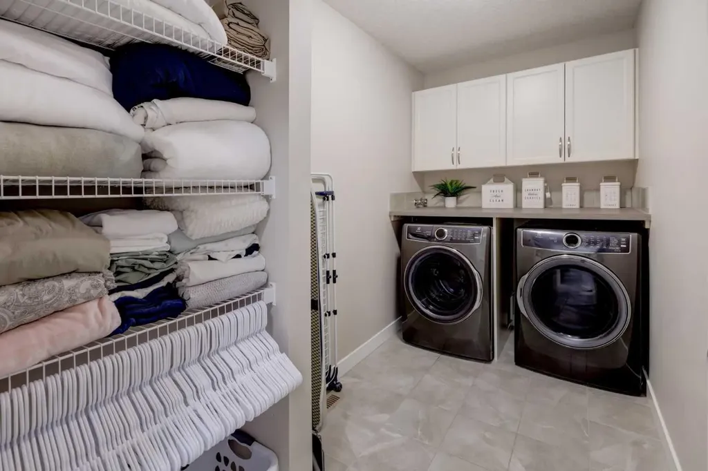 213 Kingsmere Cove SE Airdrie AB T4A0S1