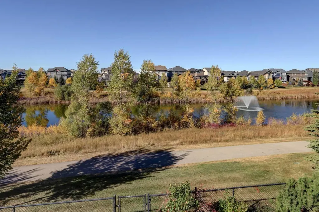 213 Kingsmere Cove SE Airdrie AB T4A0S1