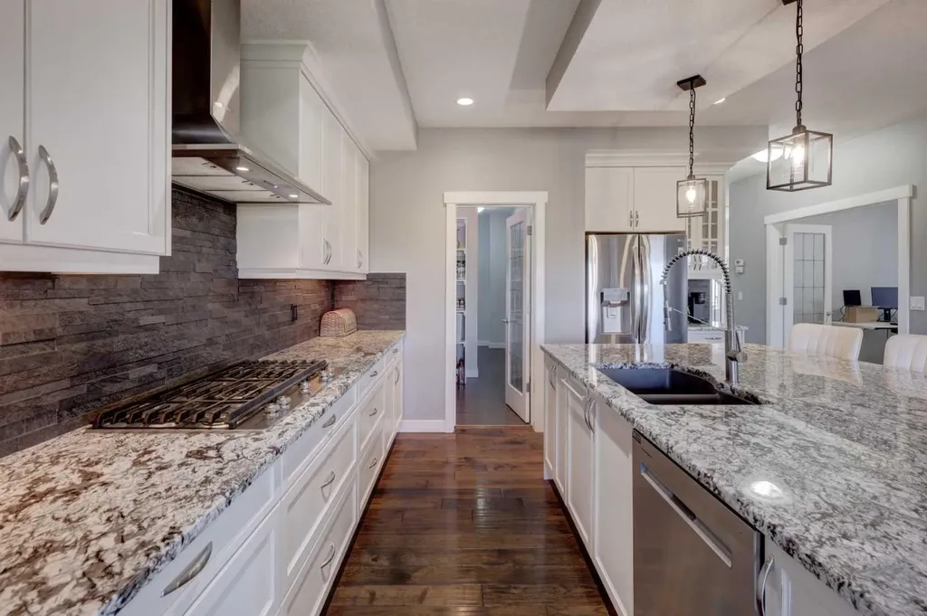 213 Kingsmere Cove SE Airdrie AB T4A0S1