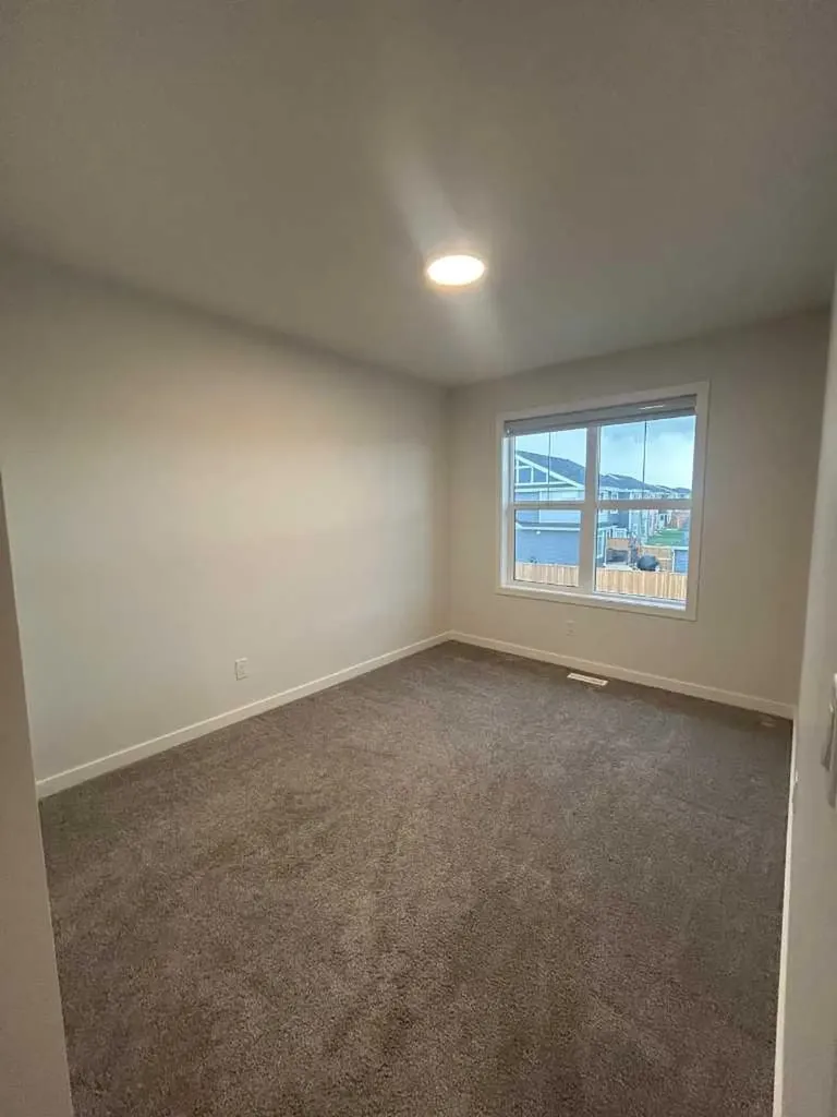 854 Cobblefield Manor SW Airdrie AB T4B5L9
