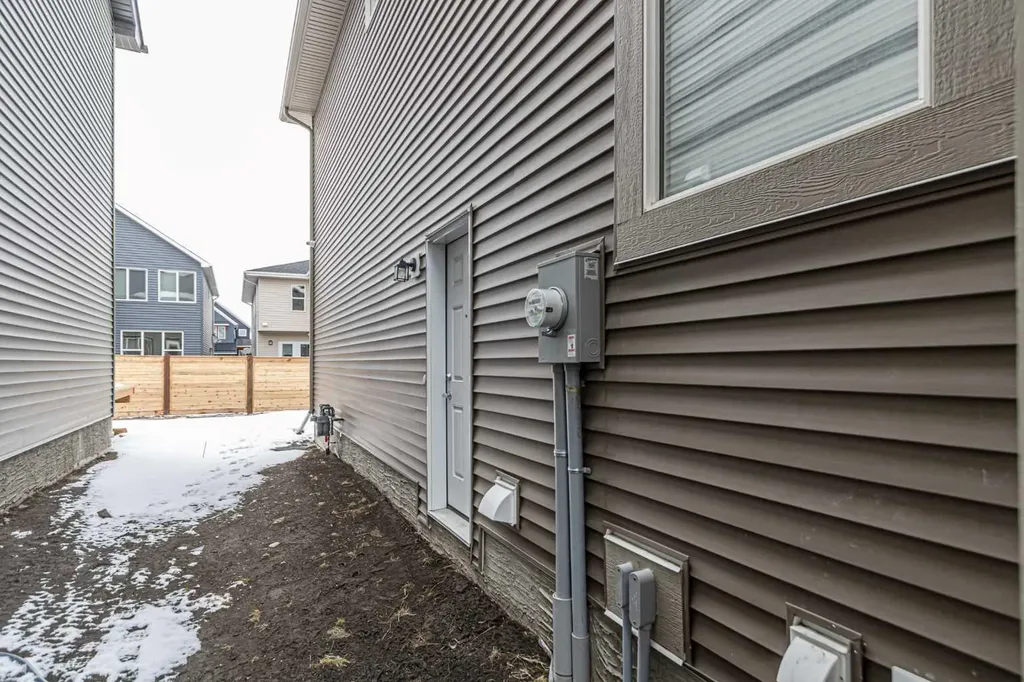 854 Cobblefield Manor SW Airdrie AB T4B5L9