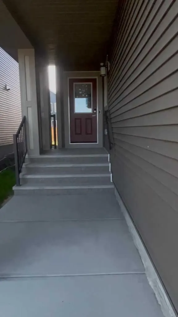 854 Cobblefield Manor SW Airdrie AB T4B5L9