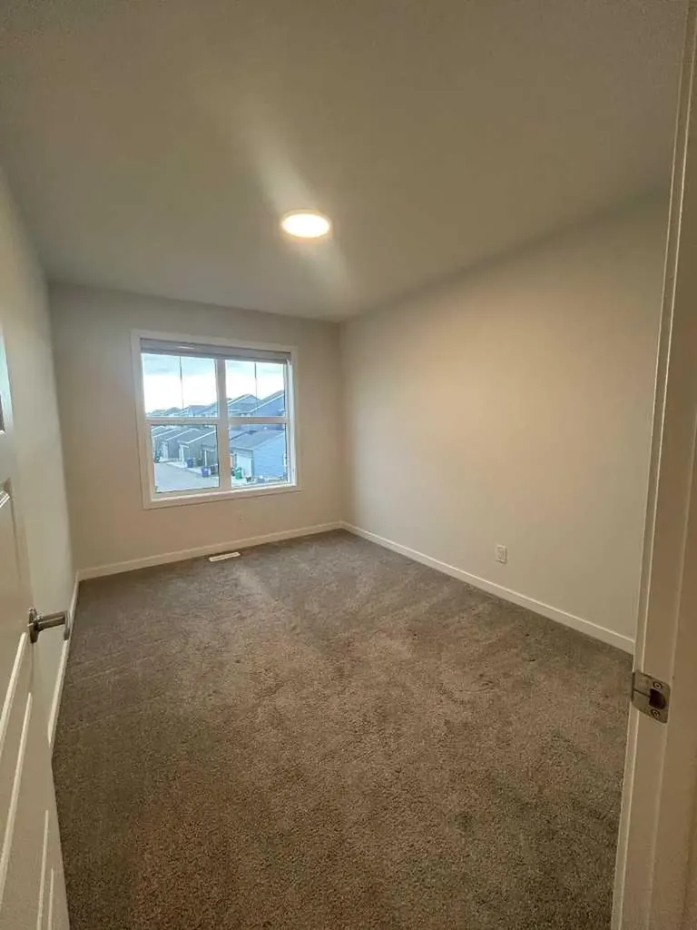 854 Cobblefield Manor SW Airdrie AB T4B5L9
