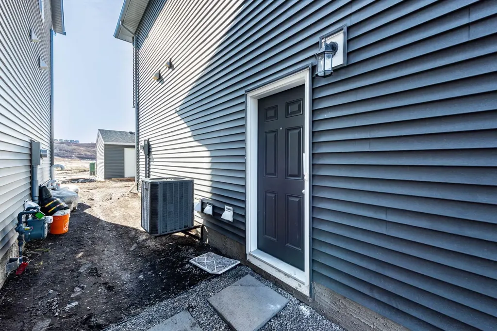 671 Wolf Willow Boulevard SE Calgary AB T2X 5R2