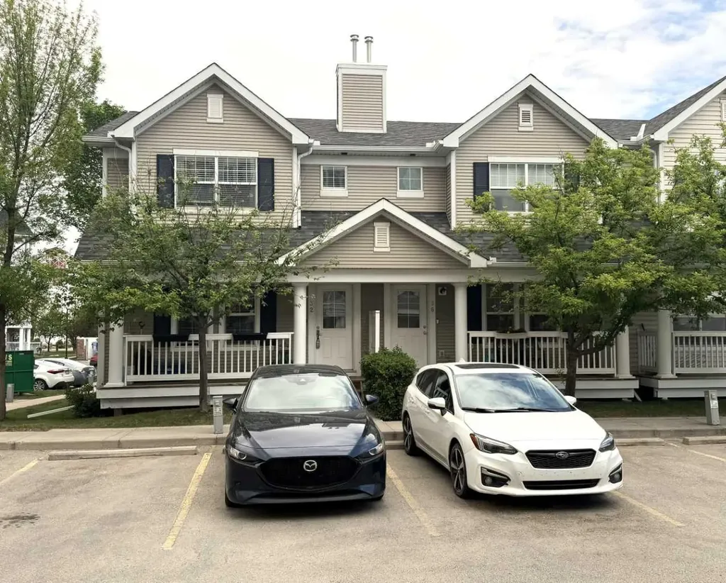 32 Country Village Lane NE Calgary AB T3K 0E7