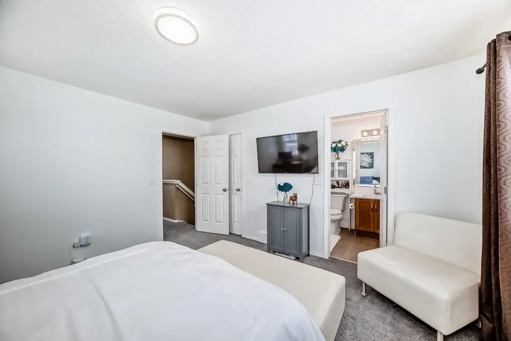 32 Country Village Lane NE Calgary AB T3K 0E7
