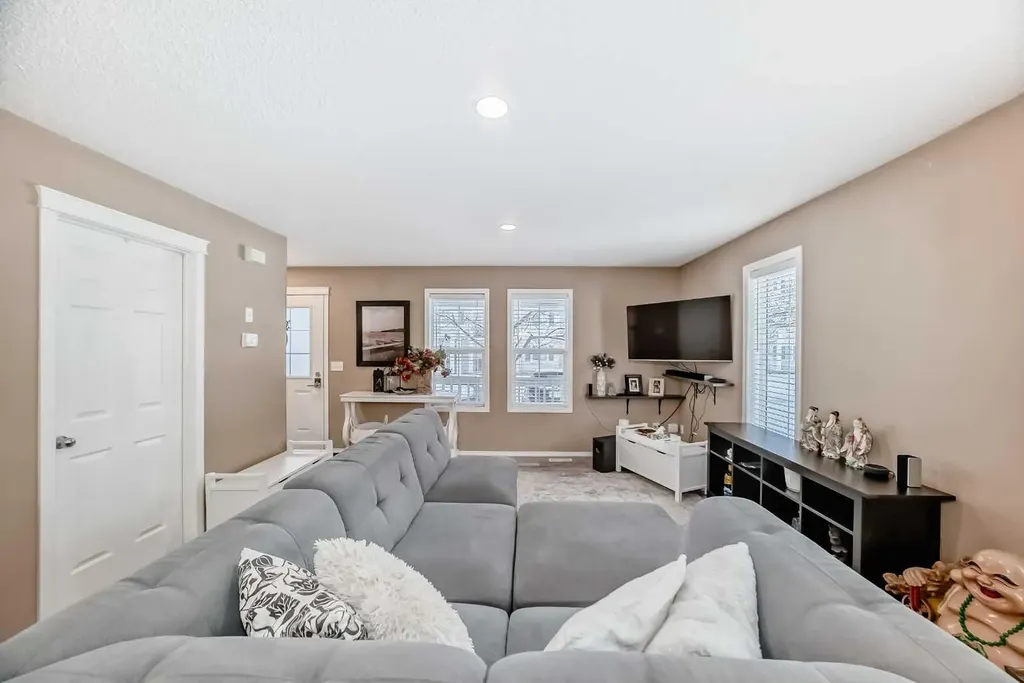 32 Country Village Lane NE Calgary AB T3K 0E7