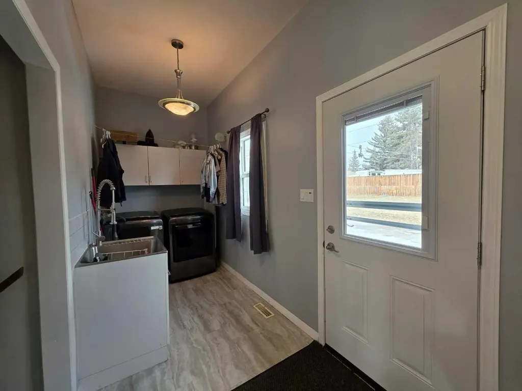 5208 54 Avenue Edgerton AB T0B 1K0