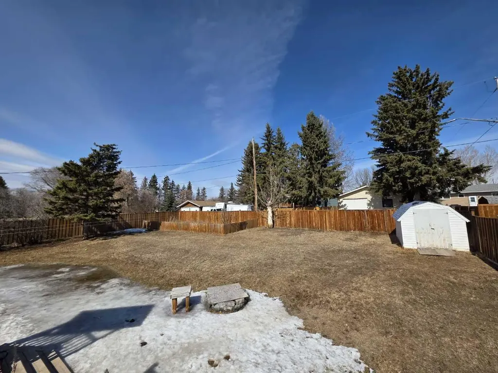 5208 54 Avenue Edgerton AB T0B 1K0